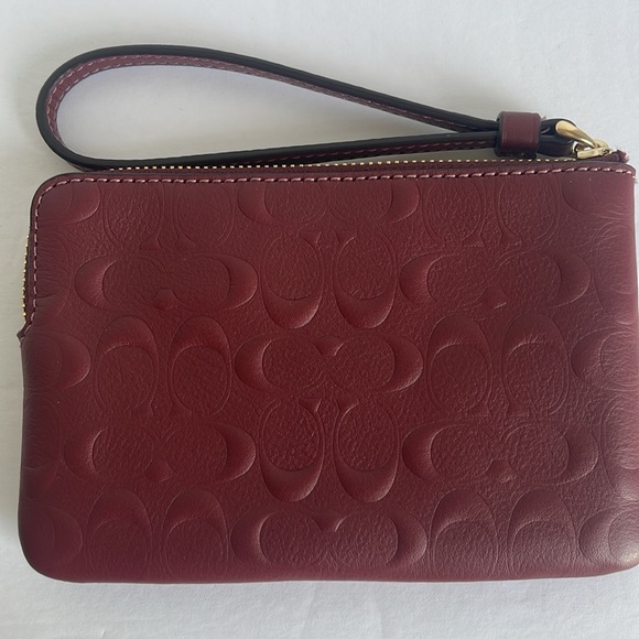 Coach corner zippered leather wristlet with embroidered signature - Picture 4 of 16